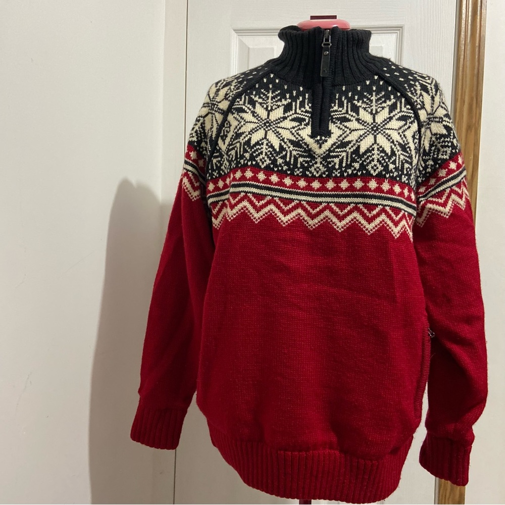 Ice Wear 100% worsted wool polyester lined Nordic style sweater. Size M. Used.